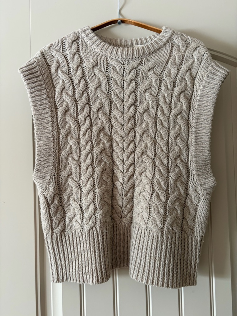 Chunky Cable Knit Sleeveless Sweater Vest - greige size S